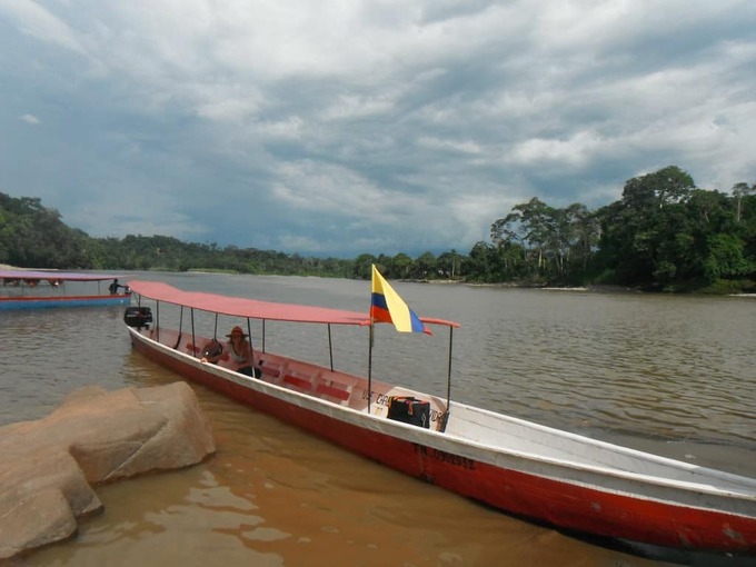 taking the boat to the chocolate jungle lodge boat-to-chocolage-jungle
